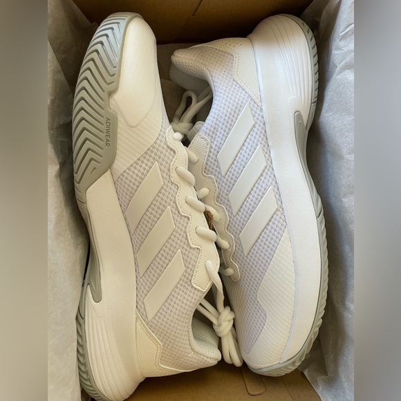 Adidas sneakers sz 8 - Picture 5 of 13